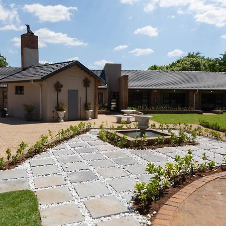Opstal Gastehuis Potchefstroom Esterno foto
