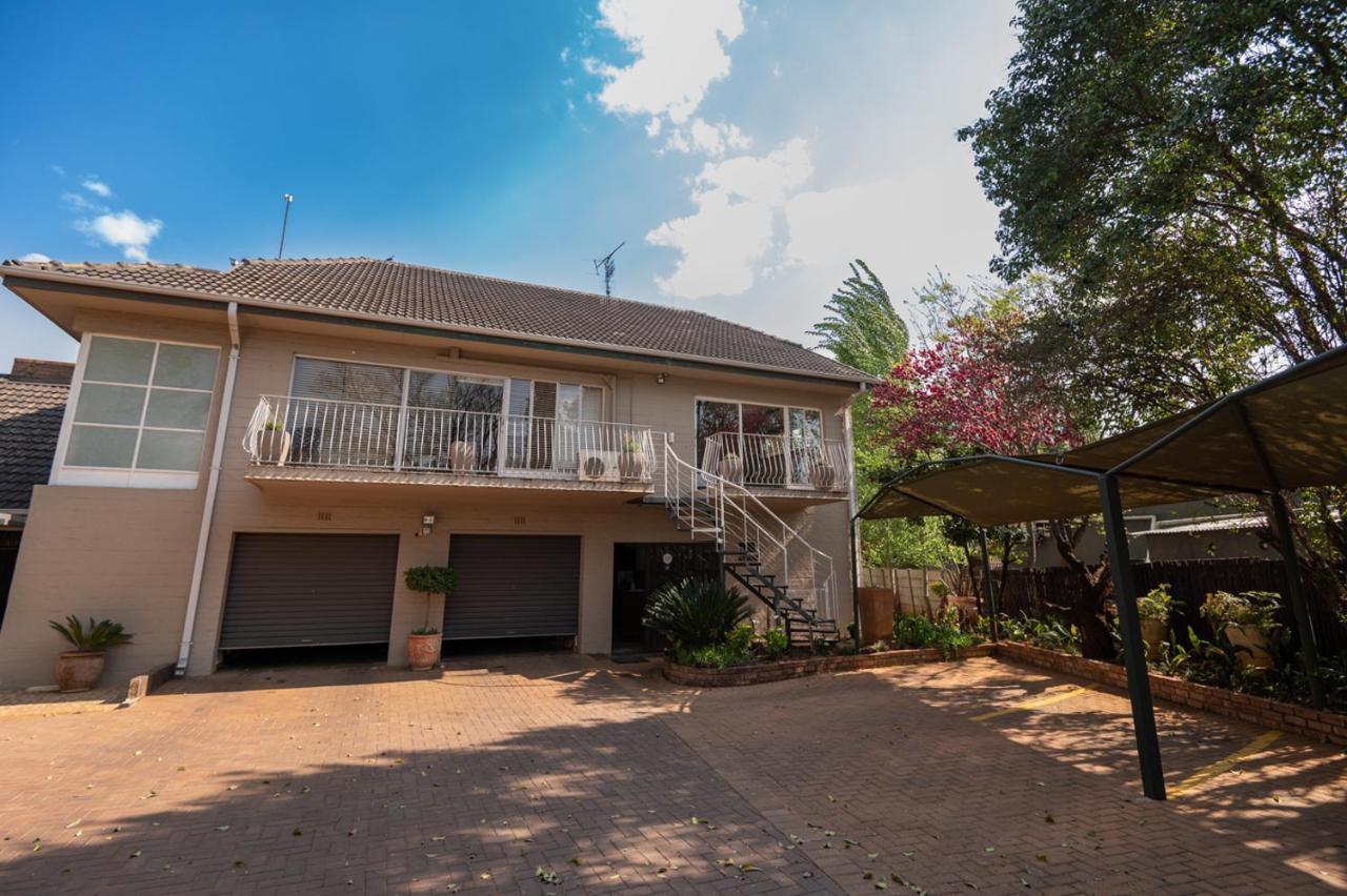 Opstal Gastehuis Potchefstroom Esterno foto