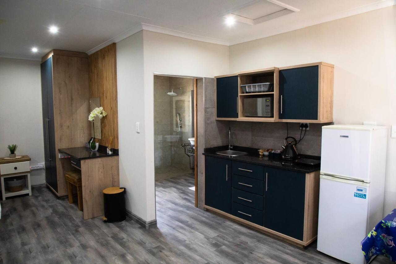 Opstal Gastehuis Potchefstroom Esterno foto