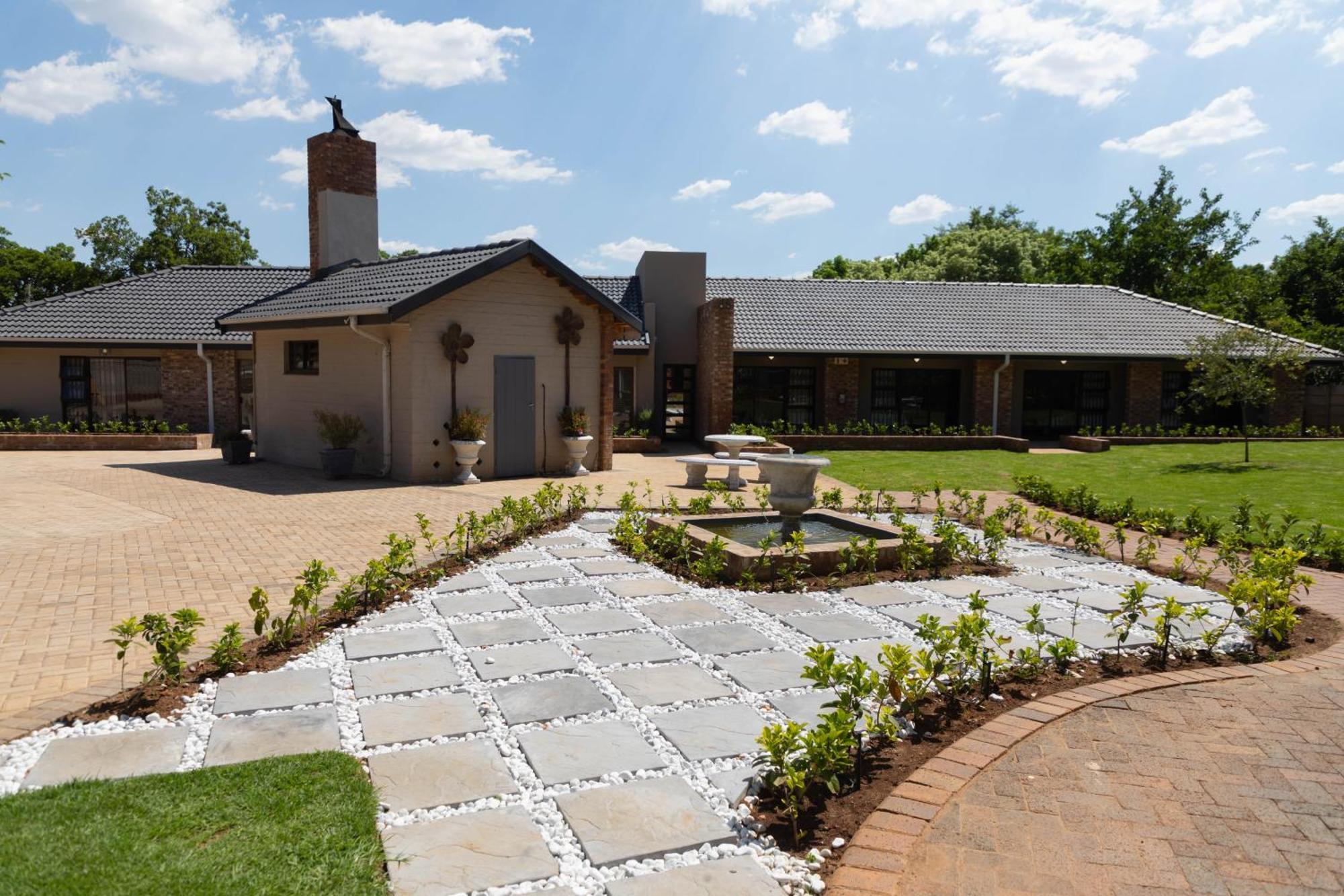 Opstal Gastehuis Potchefstroom Esterno foto