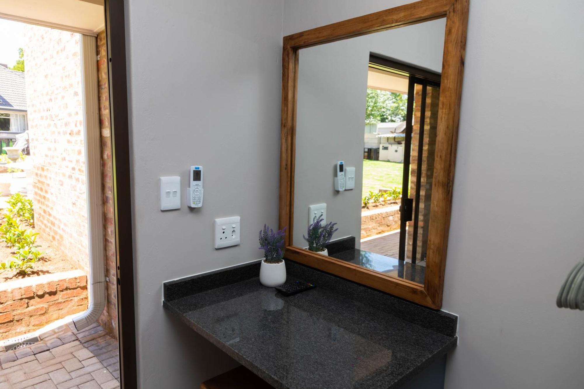 Opstal Gastehuis Potchefstroom Esterno foto