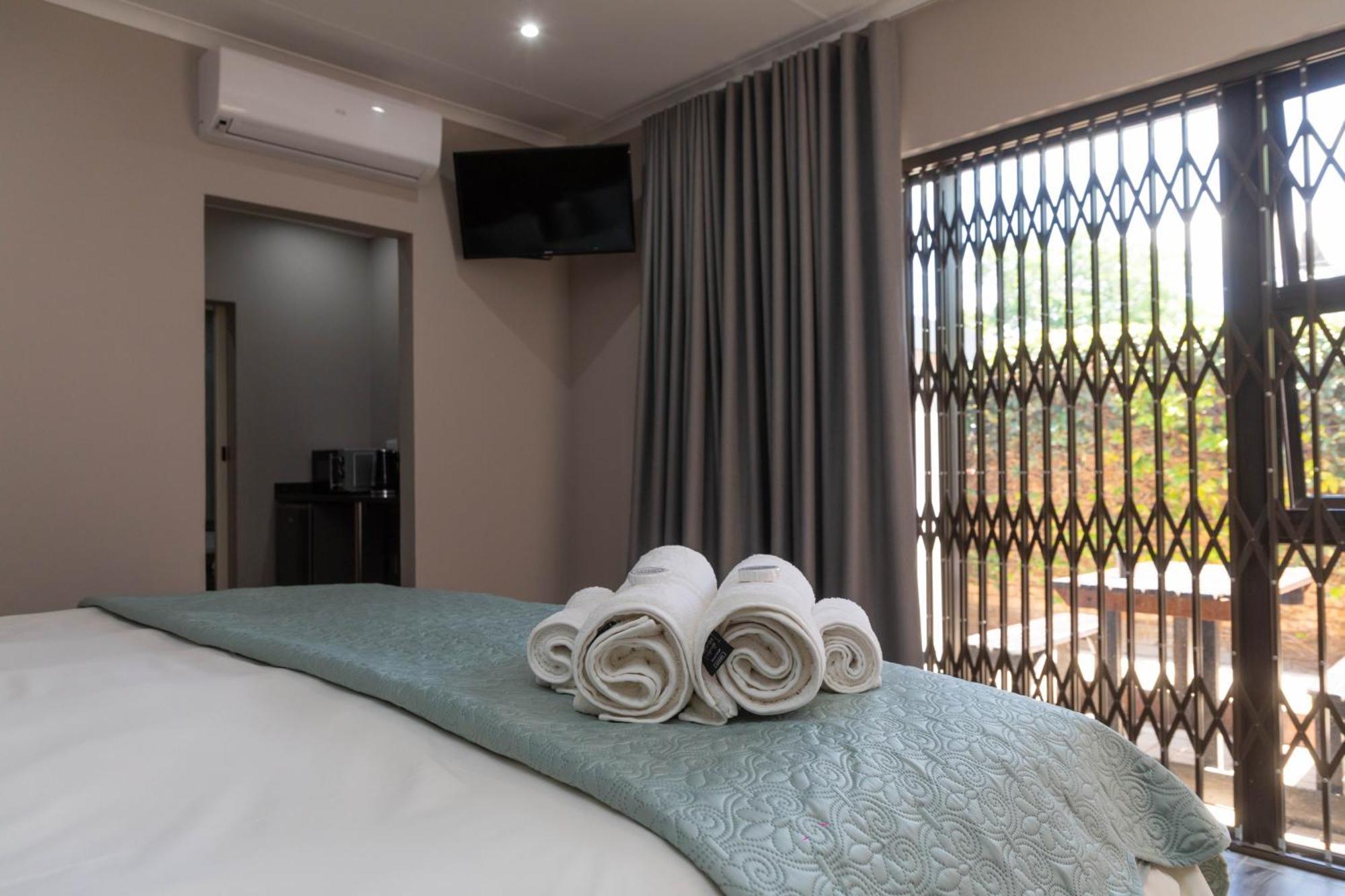Opstal Gastehuis Potchefstroom Esterno foto