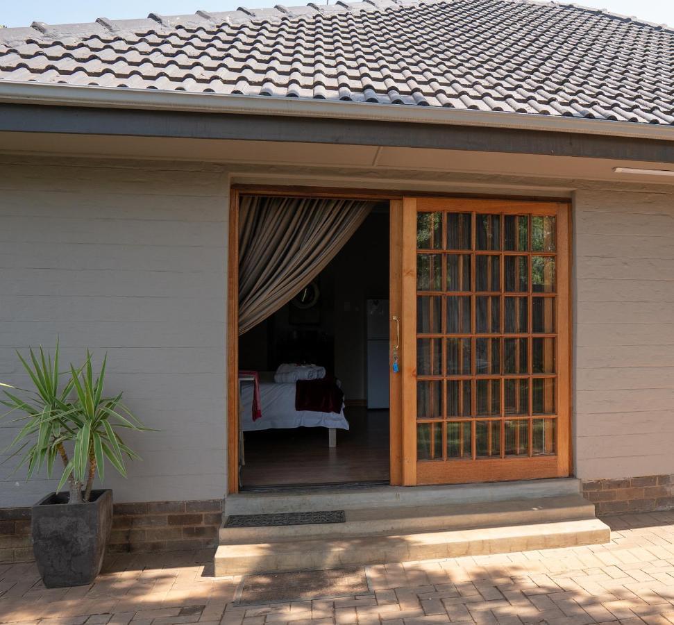 Opstal Gastehuis Potchefstroom Esterno foto