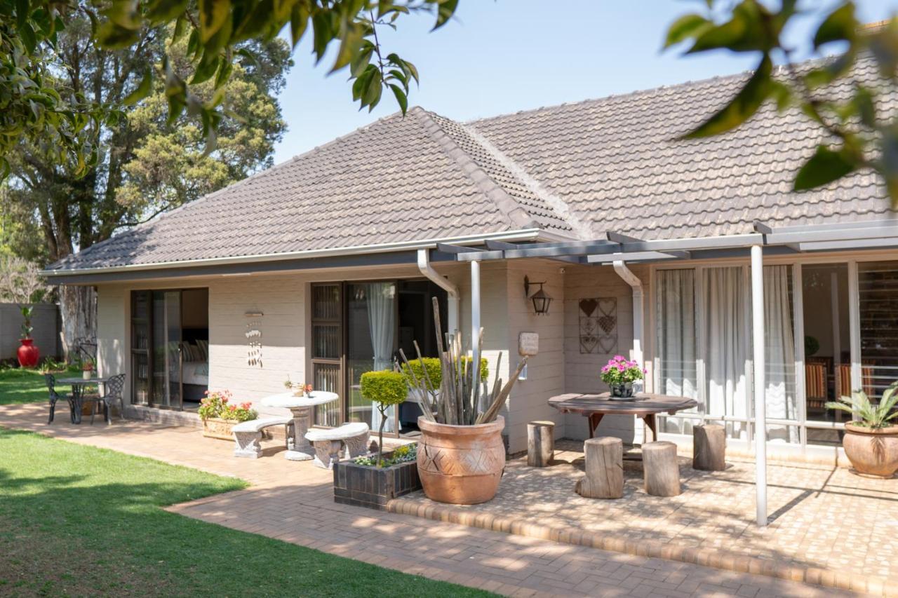 Opstal Gastehuis Potchefstroom Esterno foto
