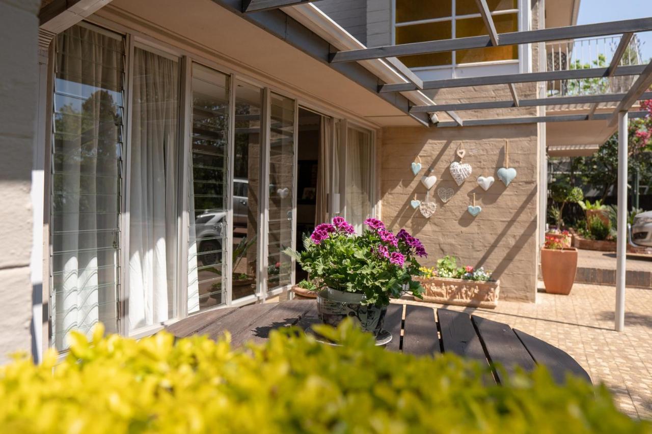 Opstal Gastehuis Potchefstroom Esterno foto