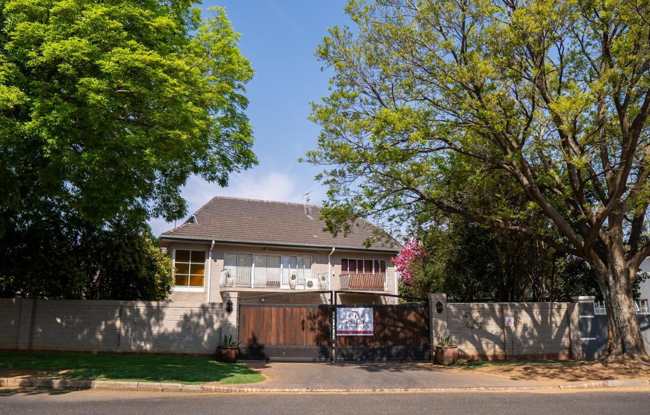 Opstal Gastehuis Potchefstroom Esterno foto