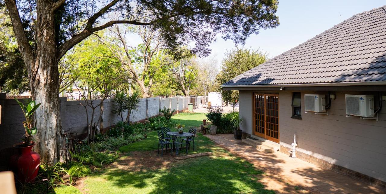 Opstal Gastehuis Potchefstroom Esterno foto